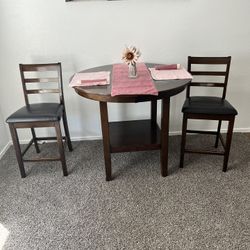 Dining set with chairs