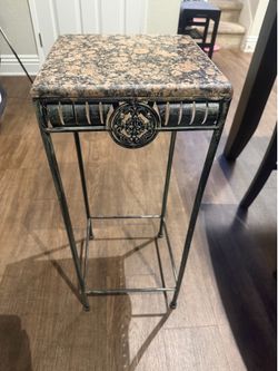 Decorative Metal Plant Stand / Accent Table – Excellent Condition