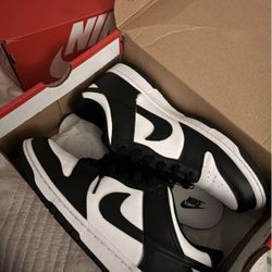 Nike Dunks ‘Panda’