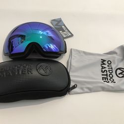 OutdoorMaster Ski Goggle And Protective Case