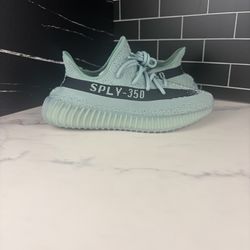 Ds Yeezy 350 no box size 8.5 men’s $160