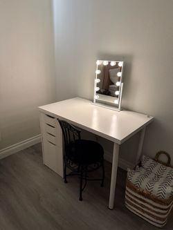 Vanity with light mirror and chair