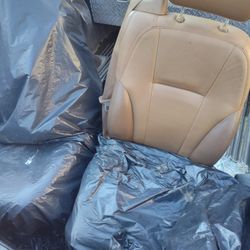 2002 Chevy trailblazer seats $300/bestoffer or trade.