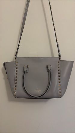 V alentino Garavani Rockstud Grained Leather Tote (Dove Grey)