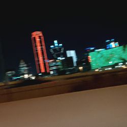 Se Le Kedo Las Llaves Adendro De Carro Yo Le Puedo Ayudar Area De Oak Cliff 80$ Tambien  Cambio Su Llanta Si Se Le Kedo Ponchato Area De Oak Cliff 80$