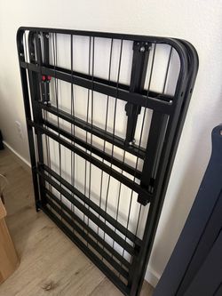 Queen metal base