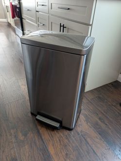 Kitchen trash can