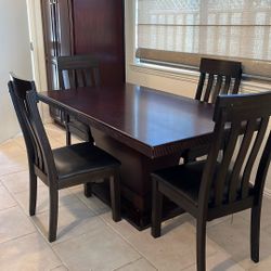 Dining Table & 4 Chairs