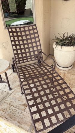 Outdoor lounge chair