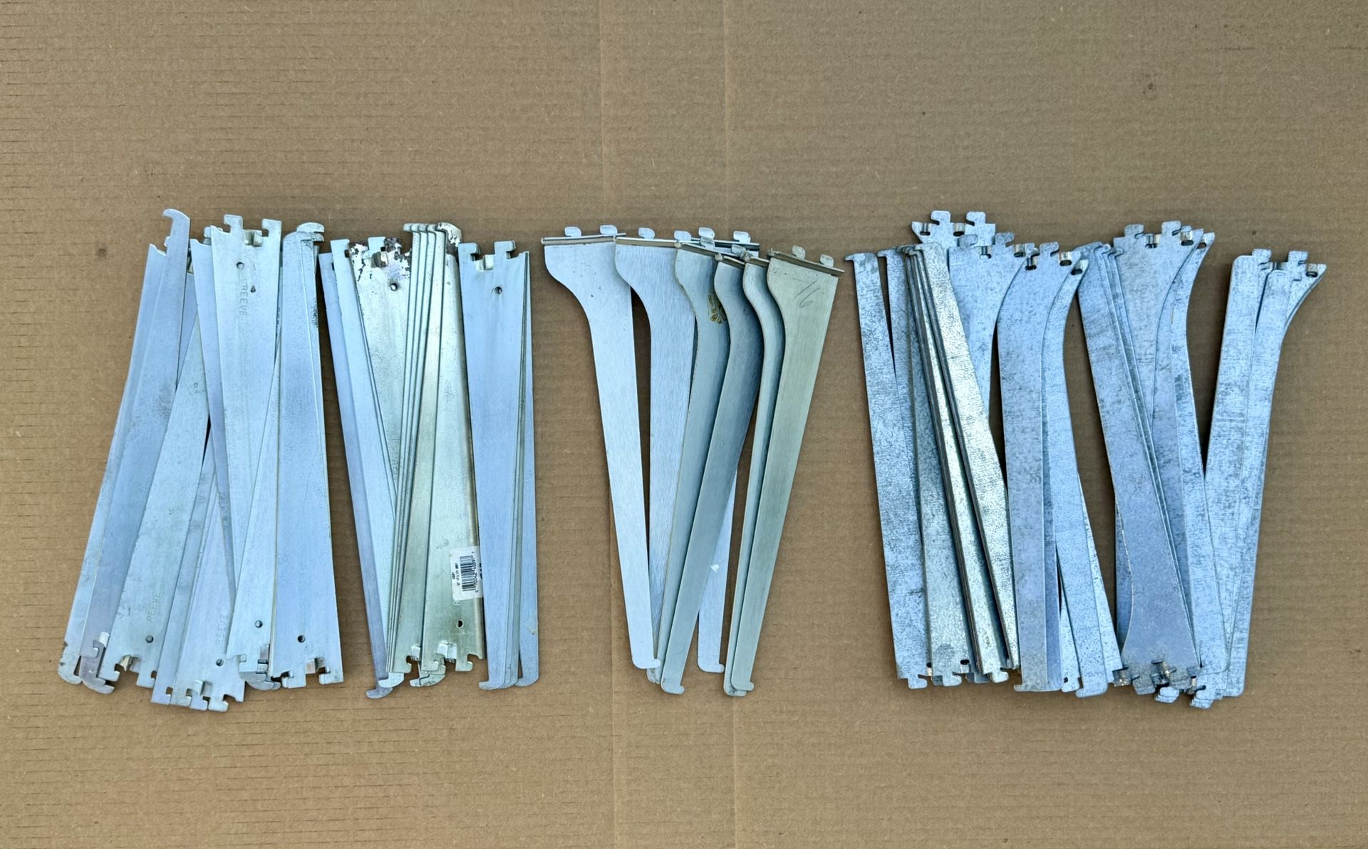 ⭕️ Heavy Duty Metal Shelf Brackets – Lot of 105 – Reeve & Mixed Styles