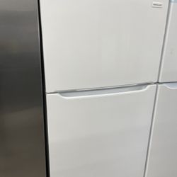 Frigidaire Top And Bottom In White New Open Box 