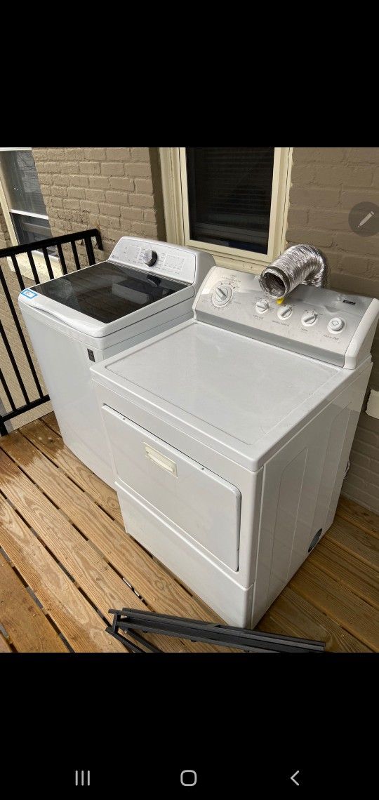 Washing And Drying Laundramat Machine