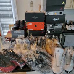 Bulk Of Clothes Sneakers An Handbags Men An Women 