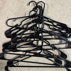 Bundle of 12 plastic hangers