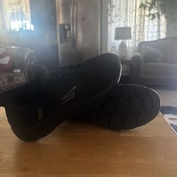 Skechers Woman Size 7
