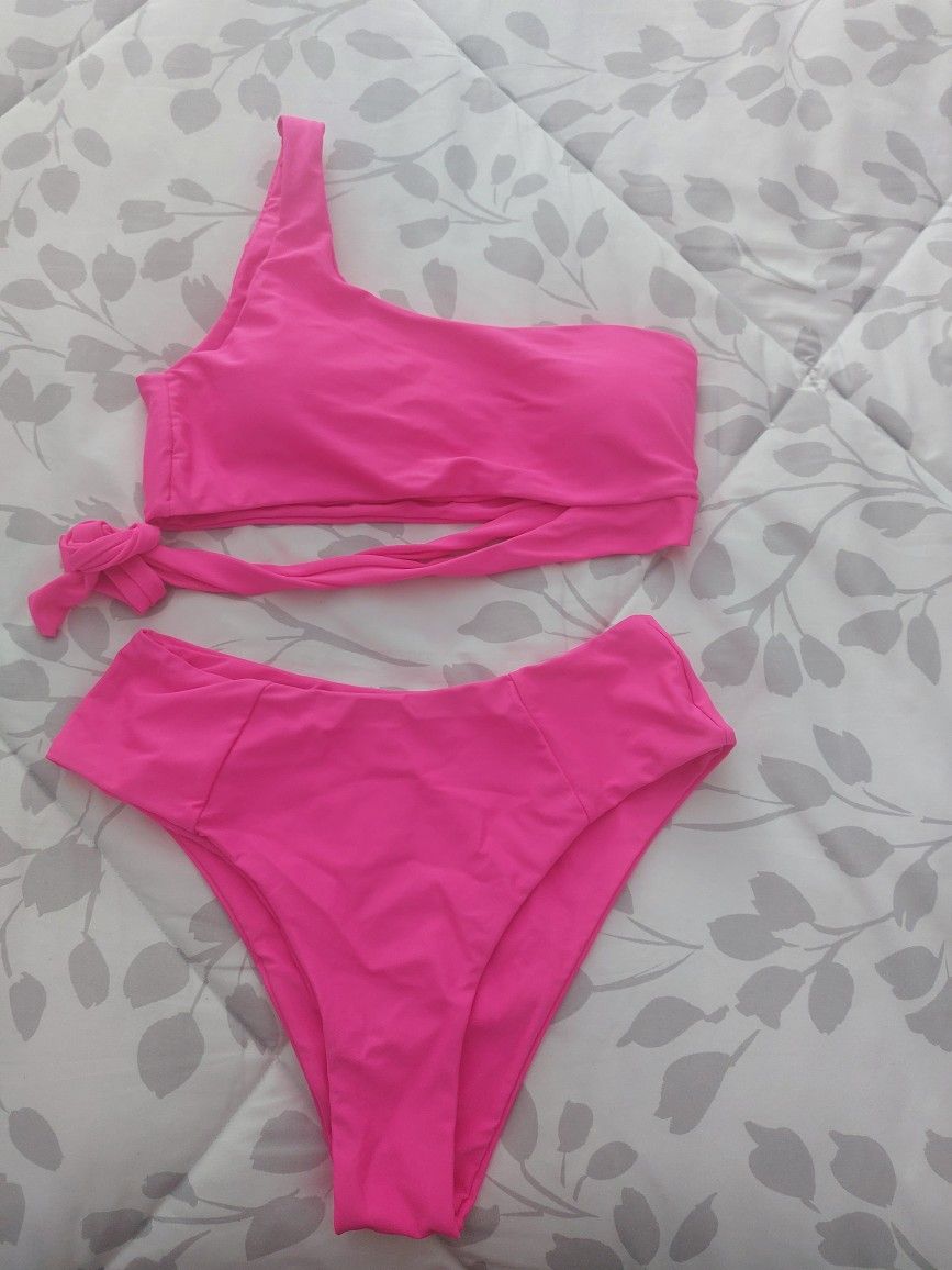 New Beautiful Pink Bathing Suit Size M. See Photos. Cash, PICKUP ONLY