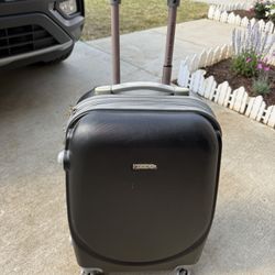Carry On Size Luggage With 4 Spinning Wheels - Black 