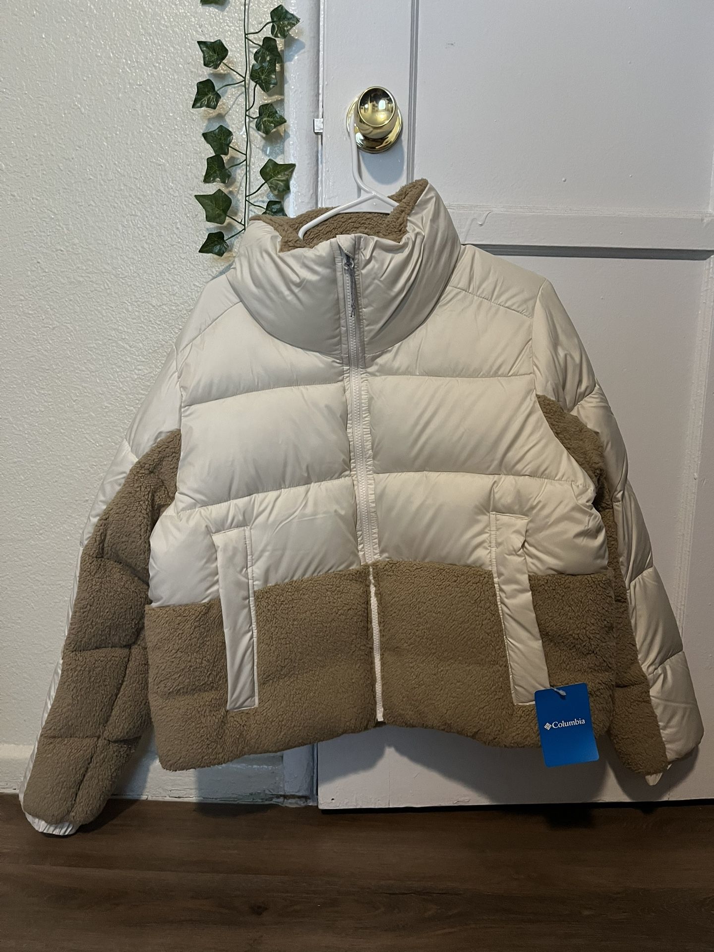Columbia White/Brown Puffer Sherpa