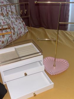 Jewelry holder