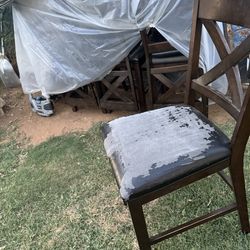 Dinning table for free , six chairs