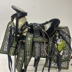 Nueva Montura Charra Bordada Con Cantinas Cuadradas 
