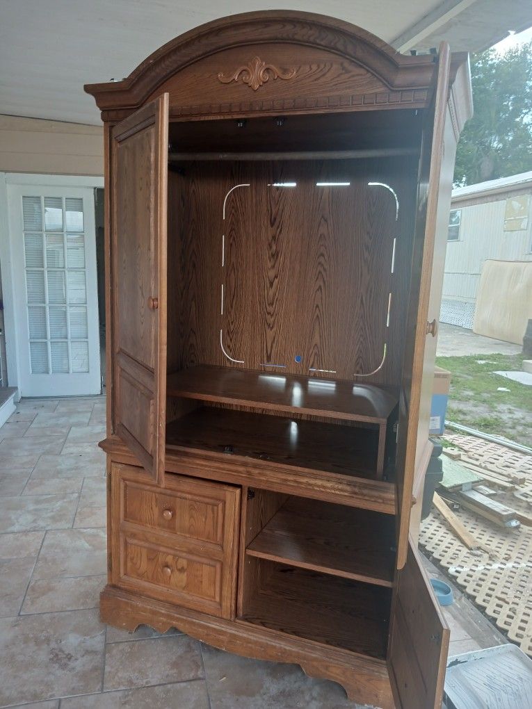 Wardrobe/TV Admore
