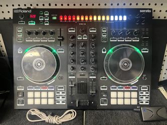 Roland, Dj-505 Controller/Drum Machine W/Powercord & Usb