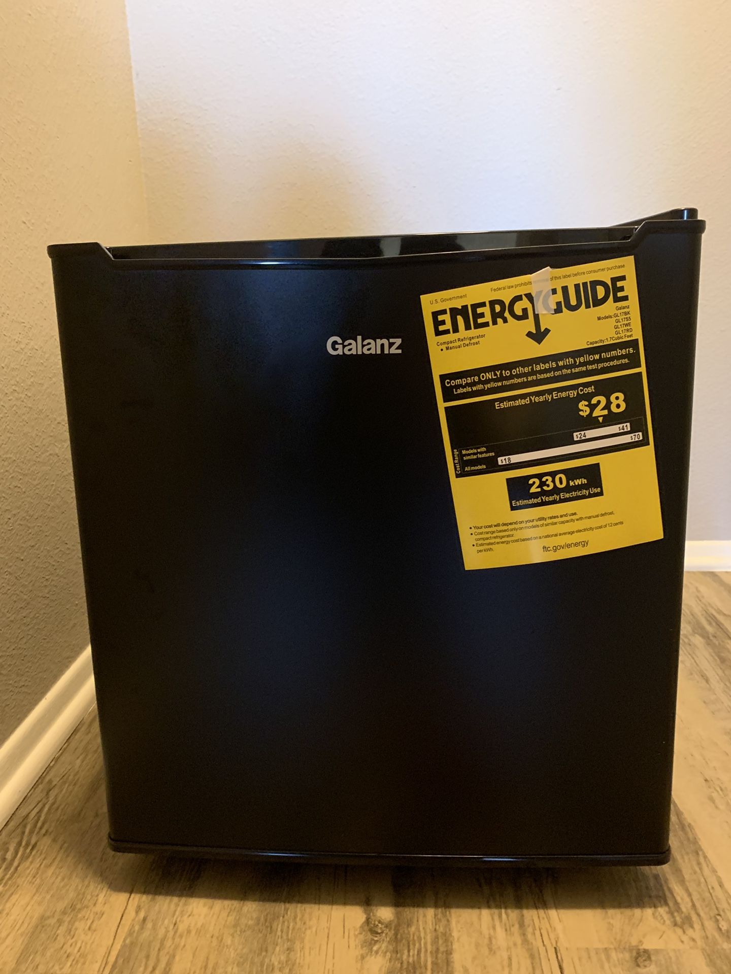 Galanz 1.7 Cu Ft Single Door Mini Fridge GL17BK, Black.