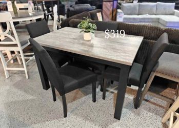 Cute small‼️5- PC dining table set
