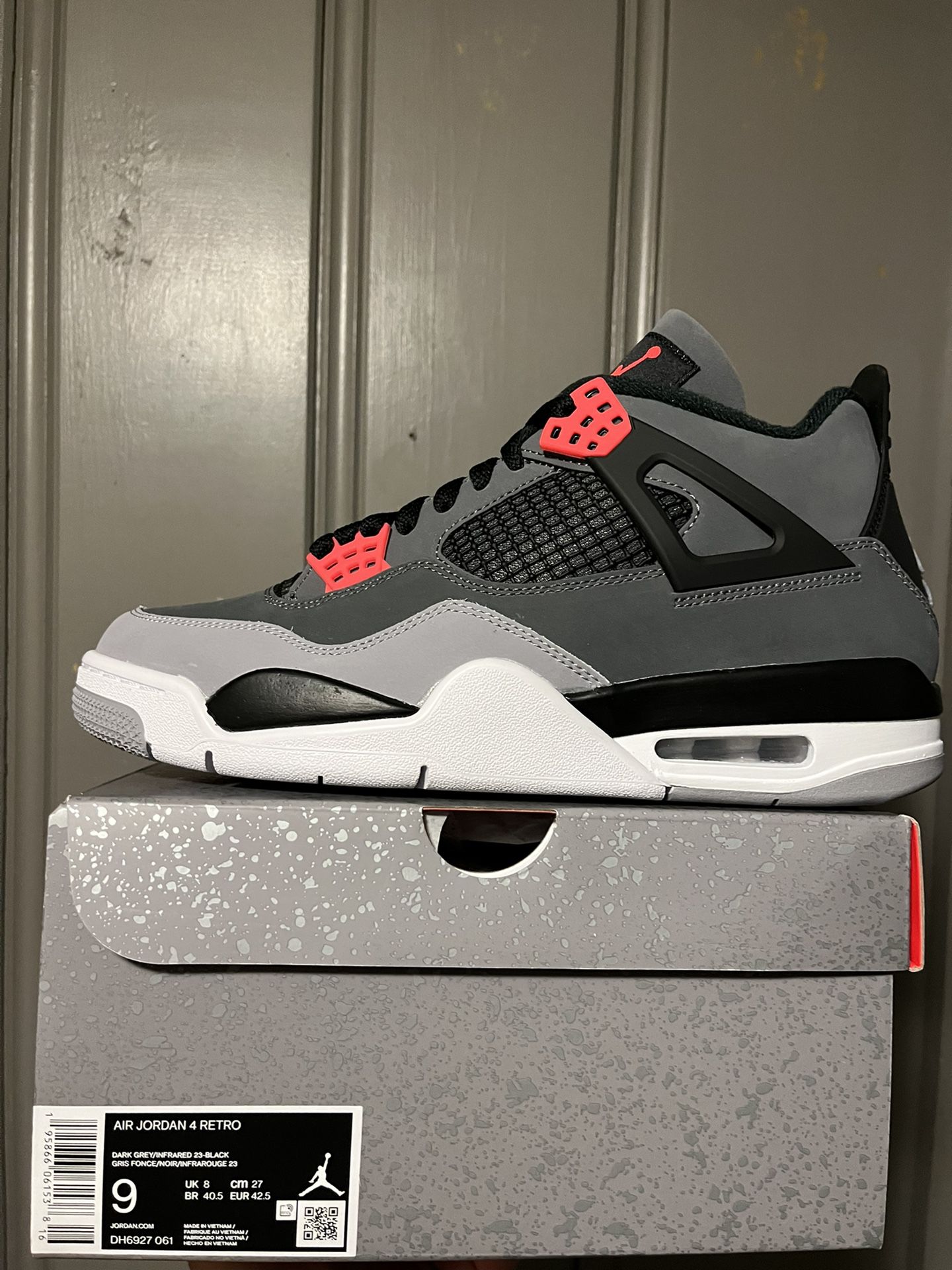 Jordan 4 retro “Infrared” size (9). In Mens. DS(New). Factory laced. With Receipt 🧾. $245 cash. No Trades. Cash only!🌚🔴