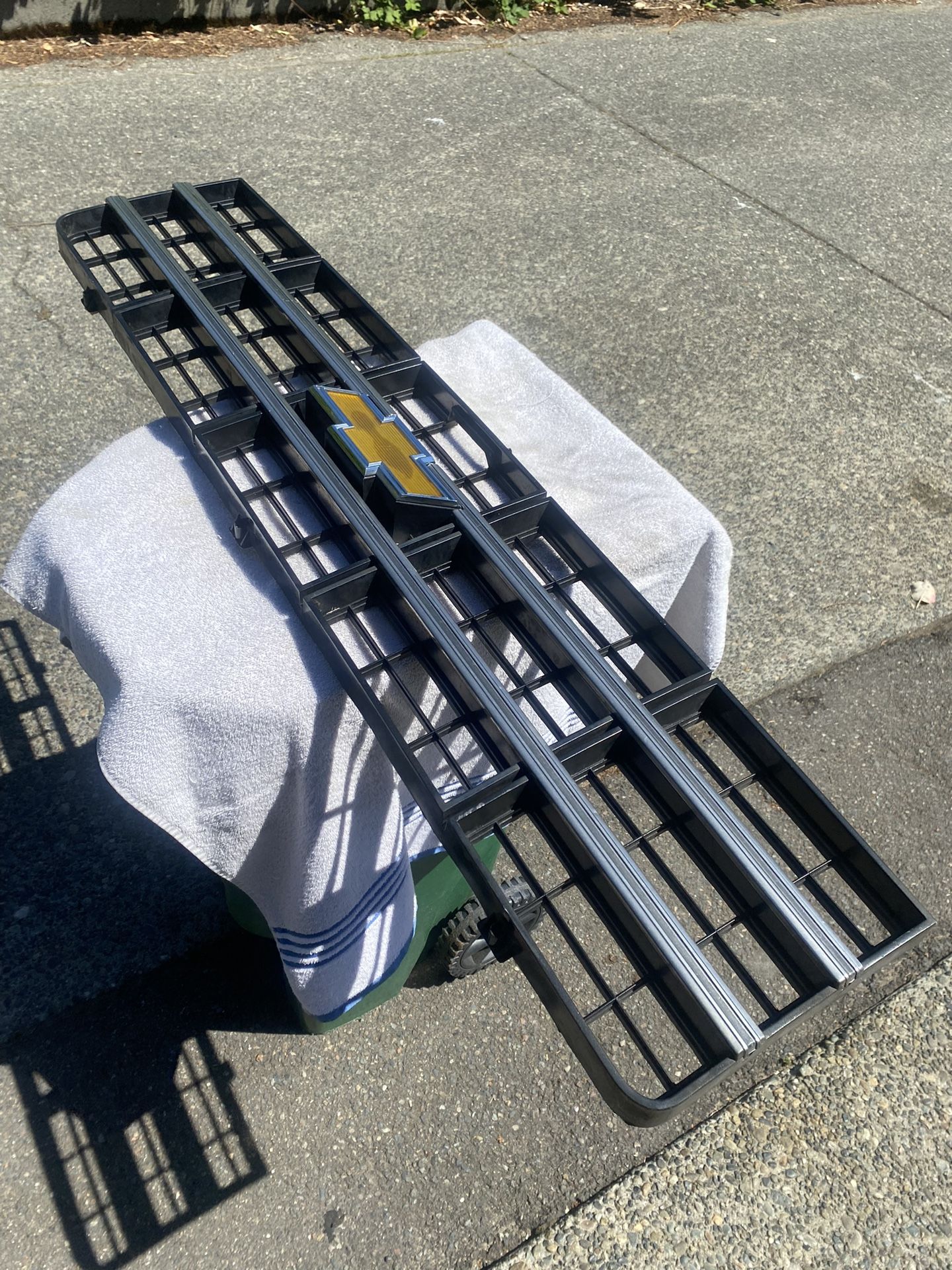 1978 - 1979 Chevy C10 Square Body GRILL $75.
