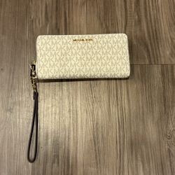 Michael Kors Travel Wallet