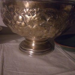 Large Silver/Brass Fruit Bowl