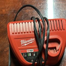 Cargador De Pilas Milwaukee 