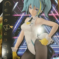 Hatsune Miku Bunny Figure 
