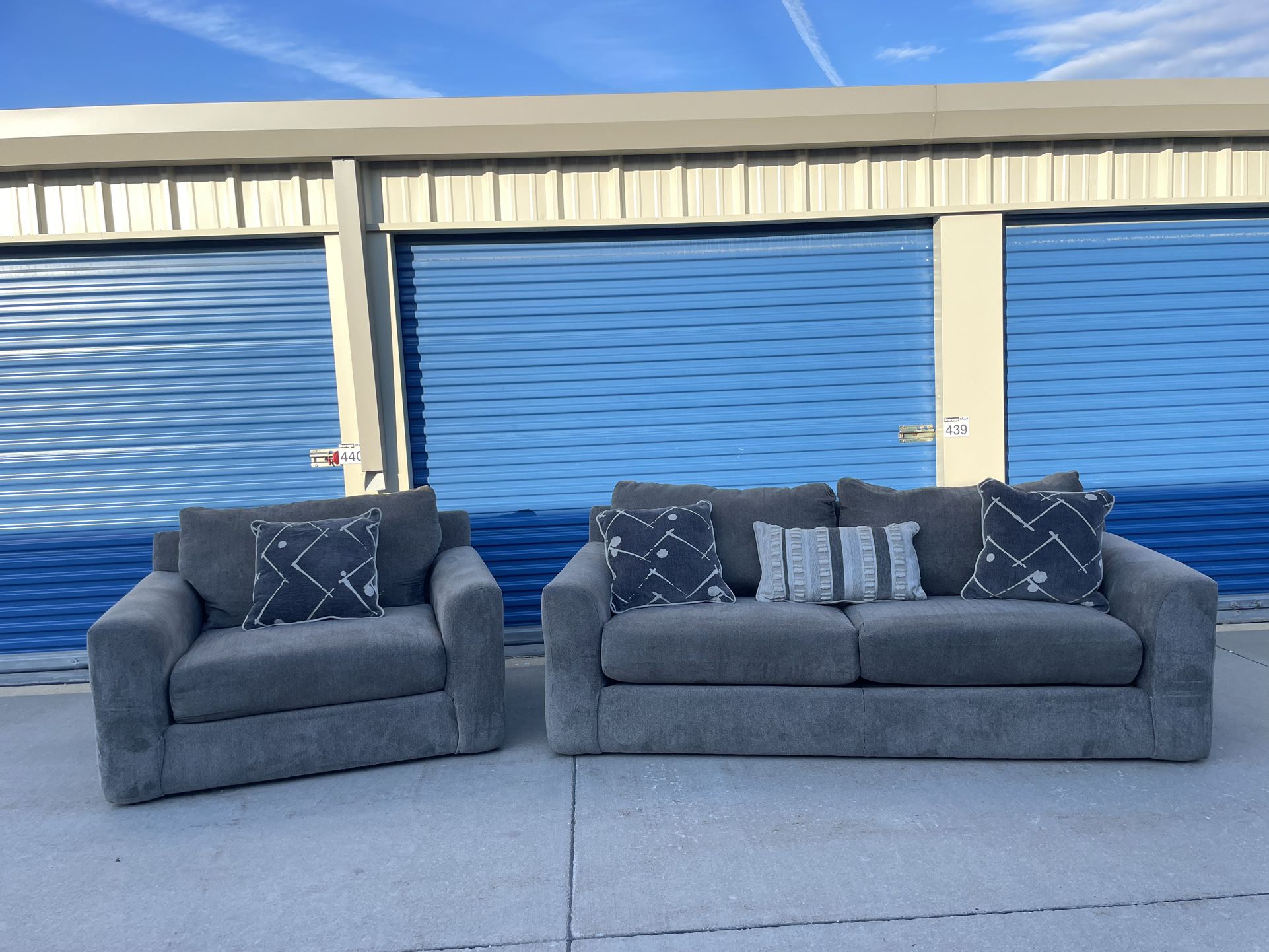 DELIVERY AVAILABLE 🚚🚛🚚 Super Nice Gray Couch And Chair!!!