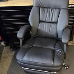 Office Chair with Footrest