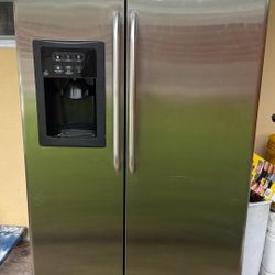 General Electric Double Doors Fridge 