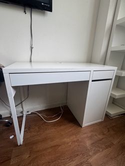 IKEA MICKE DESK - WHITE