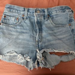 2 Pairs Of Levi 501 Shorts  Size 27