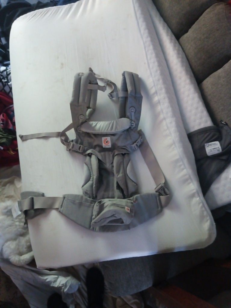 Ergobaby 360 infant to toddler carrier