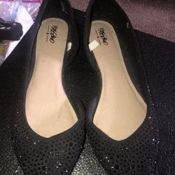 NISSIMO. Beautiful Ladies Sparkly Flats. Size 8 1/2M