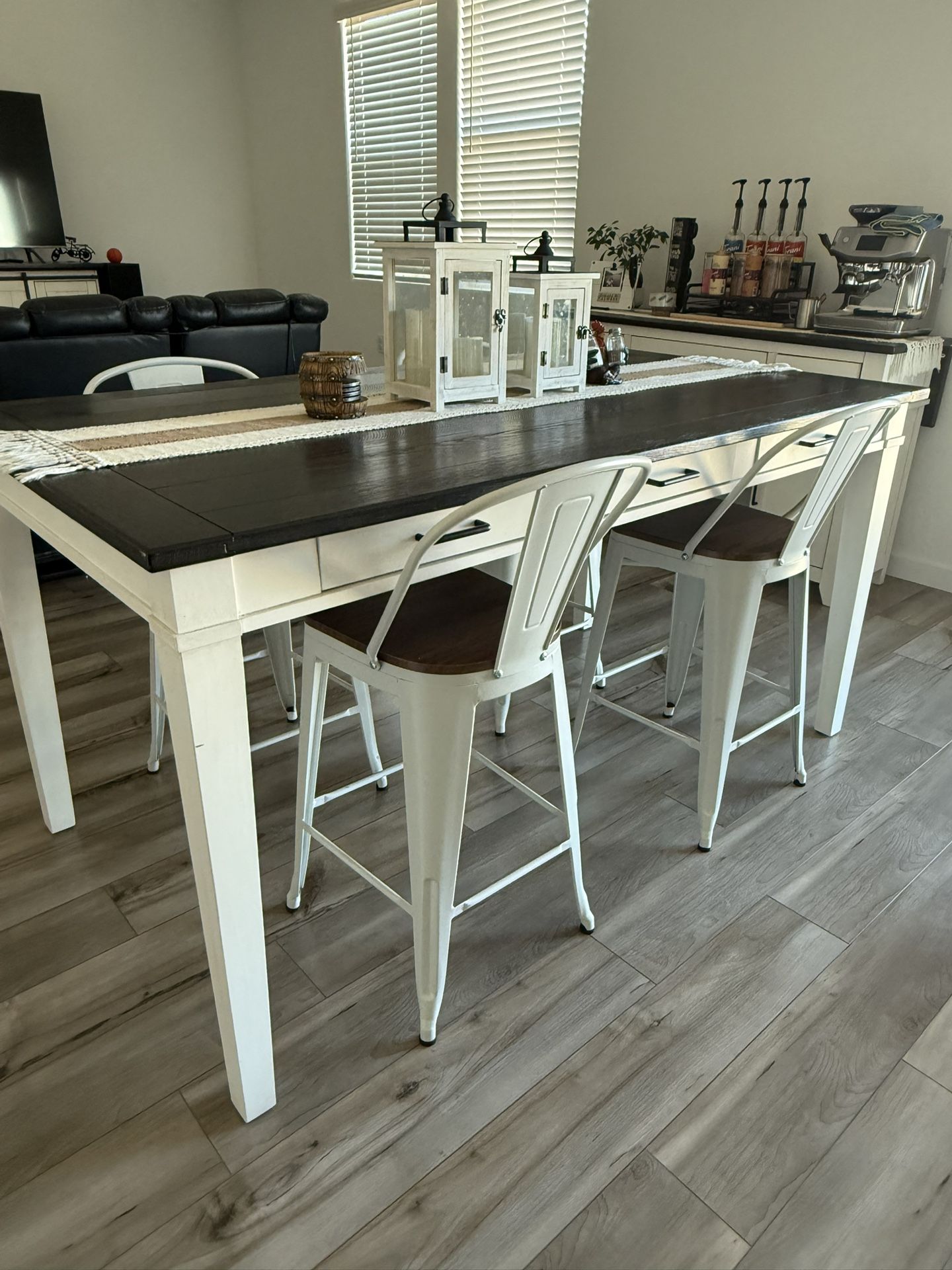 4 Bar stools