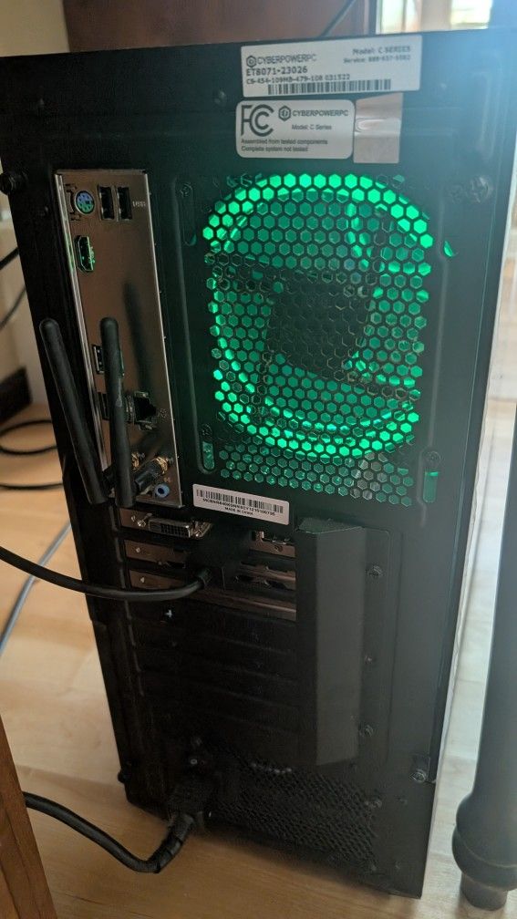 Gaming PC W 32" Curved Monitor