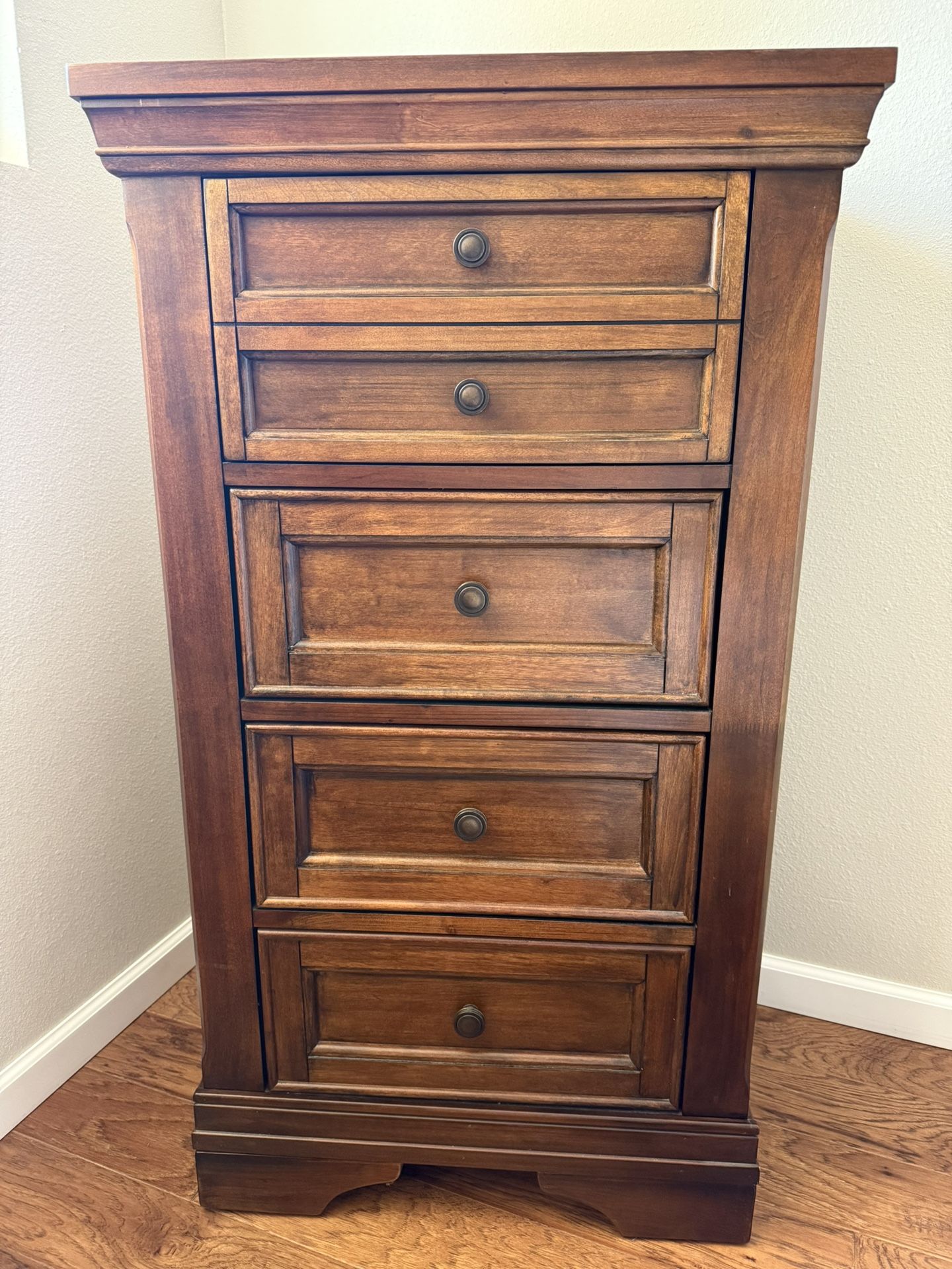 Chest Of Drawers - (4 drawers, Good Condition)