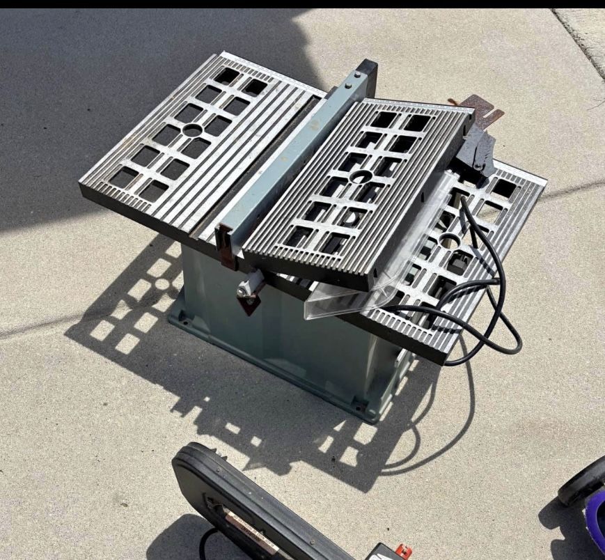 Delta 10-inch table saw: Make Me An Offer