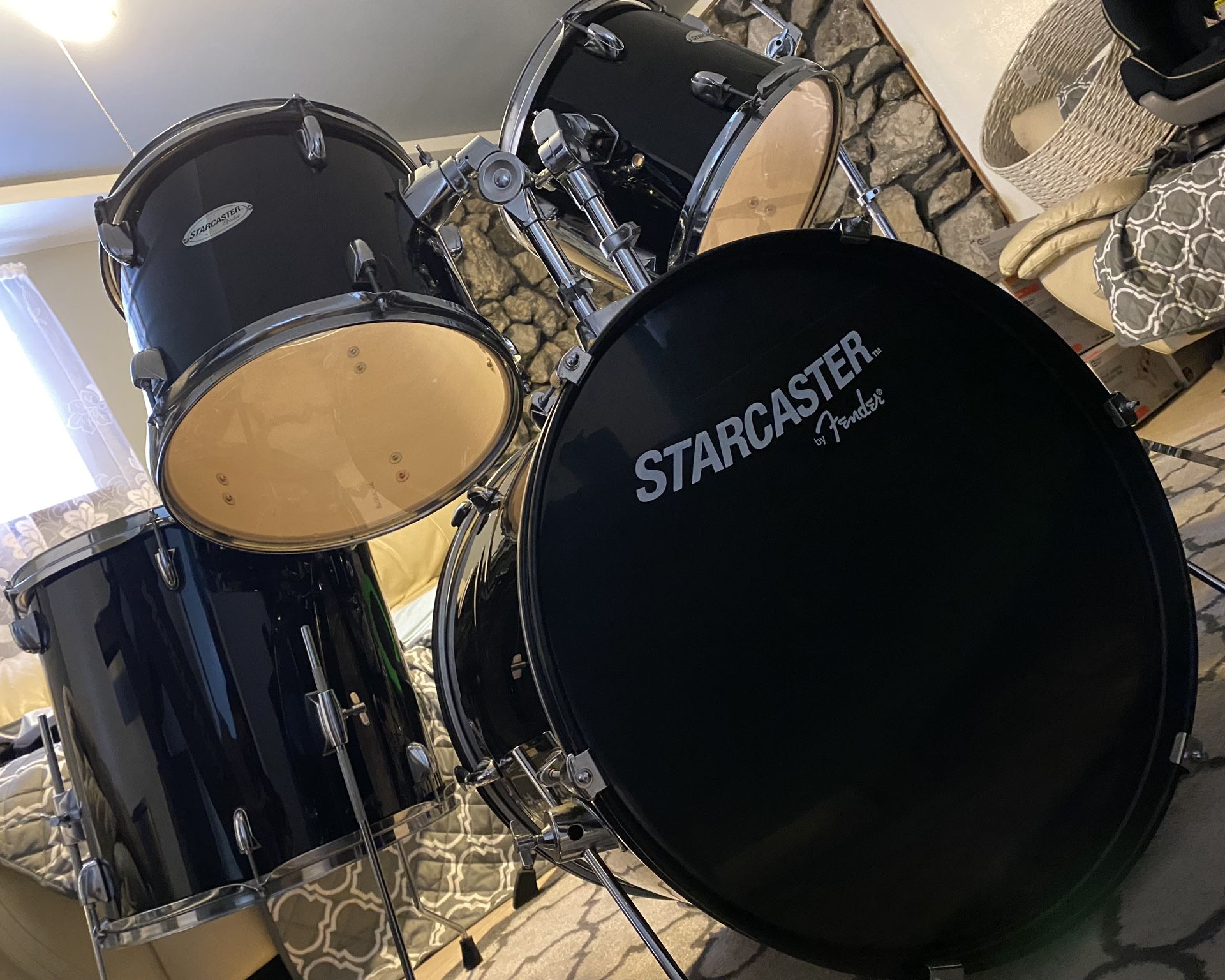Fender Starcaster Drum Set Excellent Condition