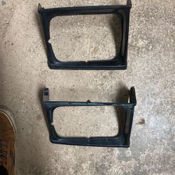 AE86 Headlight Trims R Only