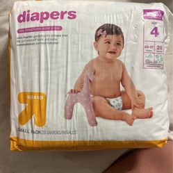 Up & Up Diapers 28ct Size 4