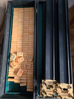 Vintage Bakelite mahjong set